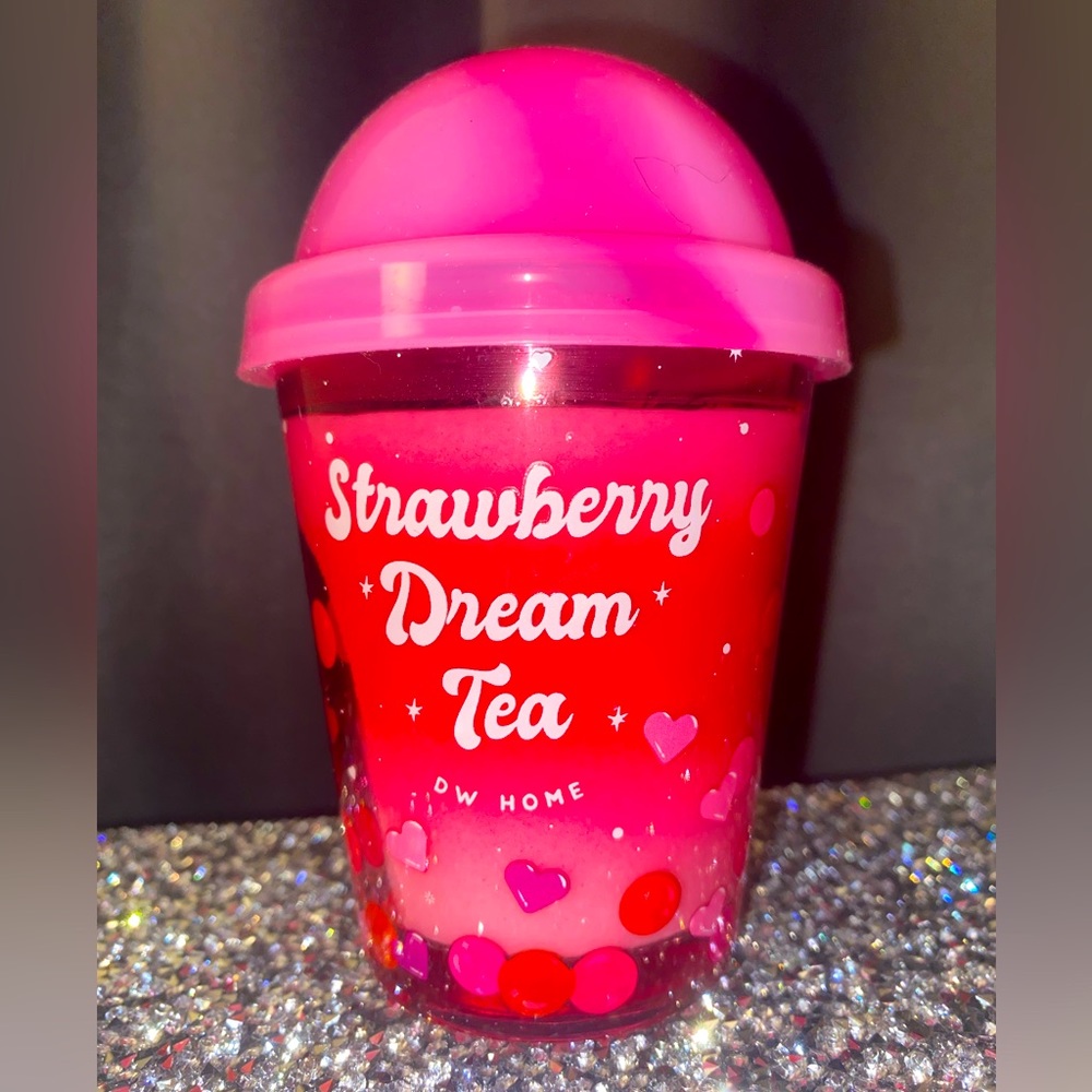 D.W Home Strawberry Dream Tea Candle